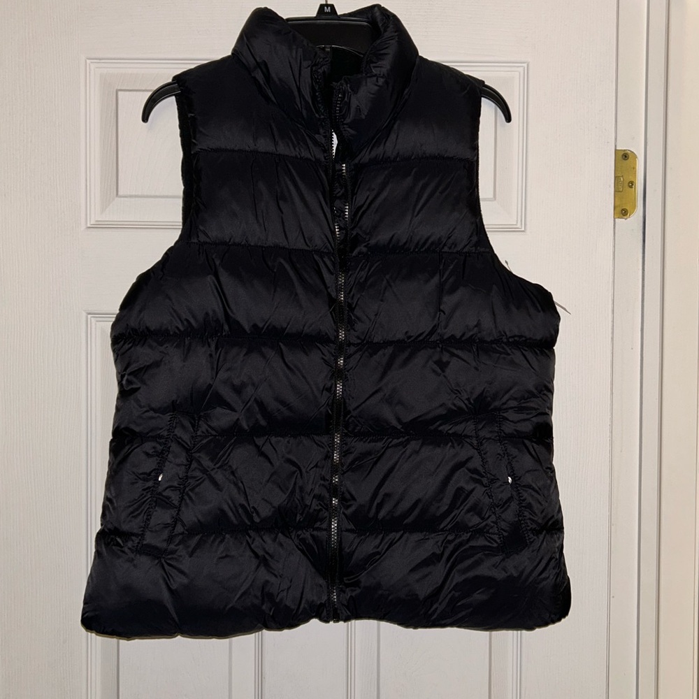Old Navy Women's Black Puffer Vest